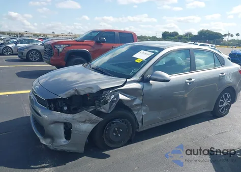 2021 Kia Rio S z USA, uszkodzony, nr VIN 3KPA24AD8ME391161